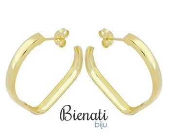 BS2567 - Brinco de argola folheado a OURO, feito de chapa lisa abaulada com formato de coração