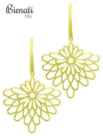 Cód. BG015 - Brinco dourado com adereço de chapa vazada