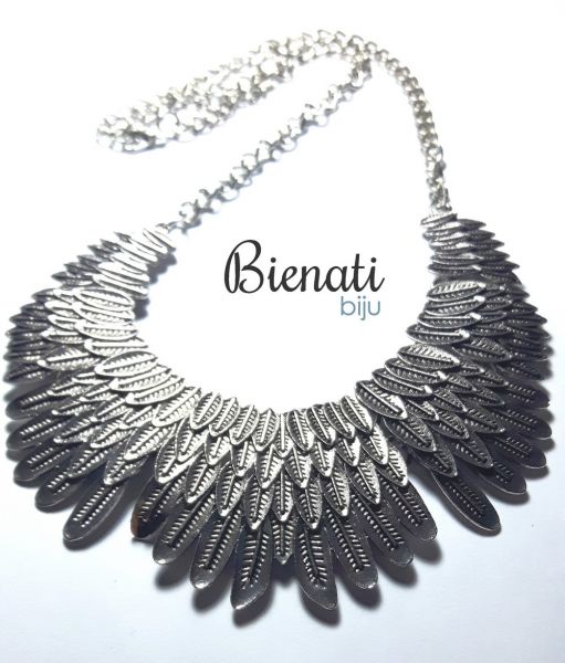 C089 P - Maxi Colar Prata com Penas