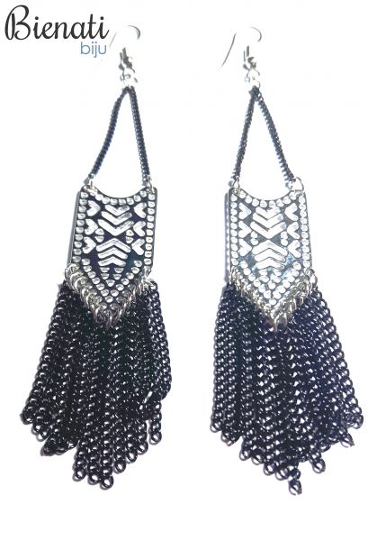 BG054 P - Brinco Gancho Triangulo Prata com Corrente Preta