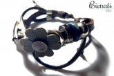 Cód. PU079 - Pulseira de Couro 3 Tiras com Detalhe de Flor