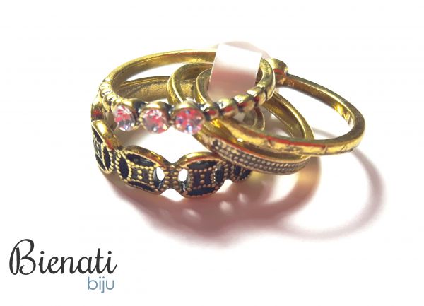 AN030 - Kit 4 anéis Pandora (1 detalhe 3 strass, 1 solitário, 1 aliança, 1 detalhes em circu
