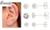 Cód. BS2562 P - Conjunto c/ três pares de brincos folheados a prata, contendo duas bolinhas e strass