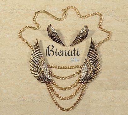 C063 - Conjunto de colar e brinco com detalhe em asas de anjo