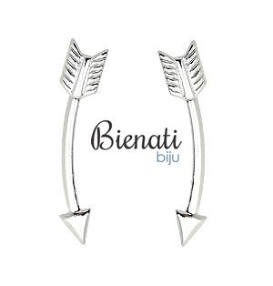 BS2593 P - Brinco folheado a prata em forma de flecha