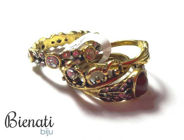 AN033 - Kit 4 anéis Pandora (1 coroa, aliança detalhe ondas, 1 detalhes em strass vazado, 1