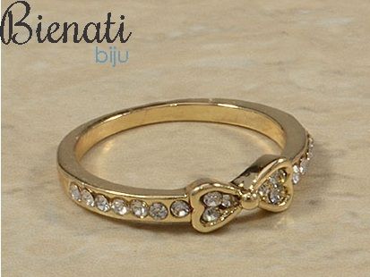 Cód. AN017 - Anel dourado com strass e detalhe de laço