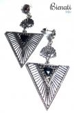BG052P - Brinco Triangulo Invertido Prata com Strass Preta